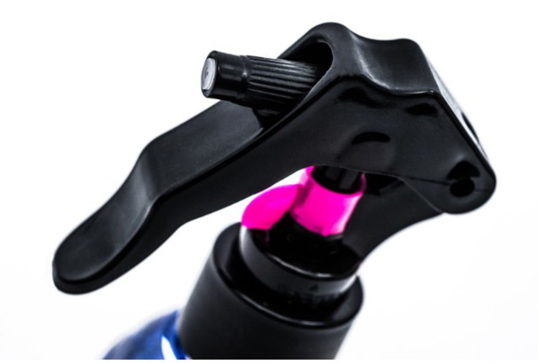 Muc-Off Helmet Visor & Goggle Cleaner 250ml trigger image 3